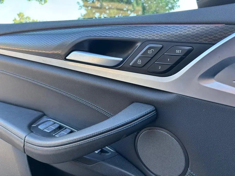 BMW X3 xDrive30e High Executive M-Sport Panoramad uit 2023, foto 14