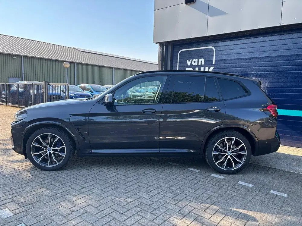 BMW X3 xDrive30e High Executive M-Sport Panoramad uit 2023, foto 2