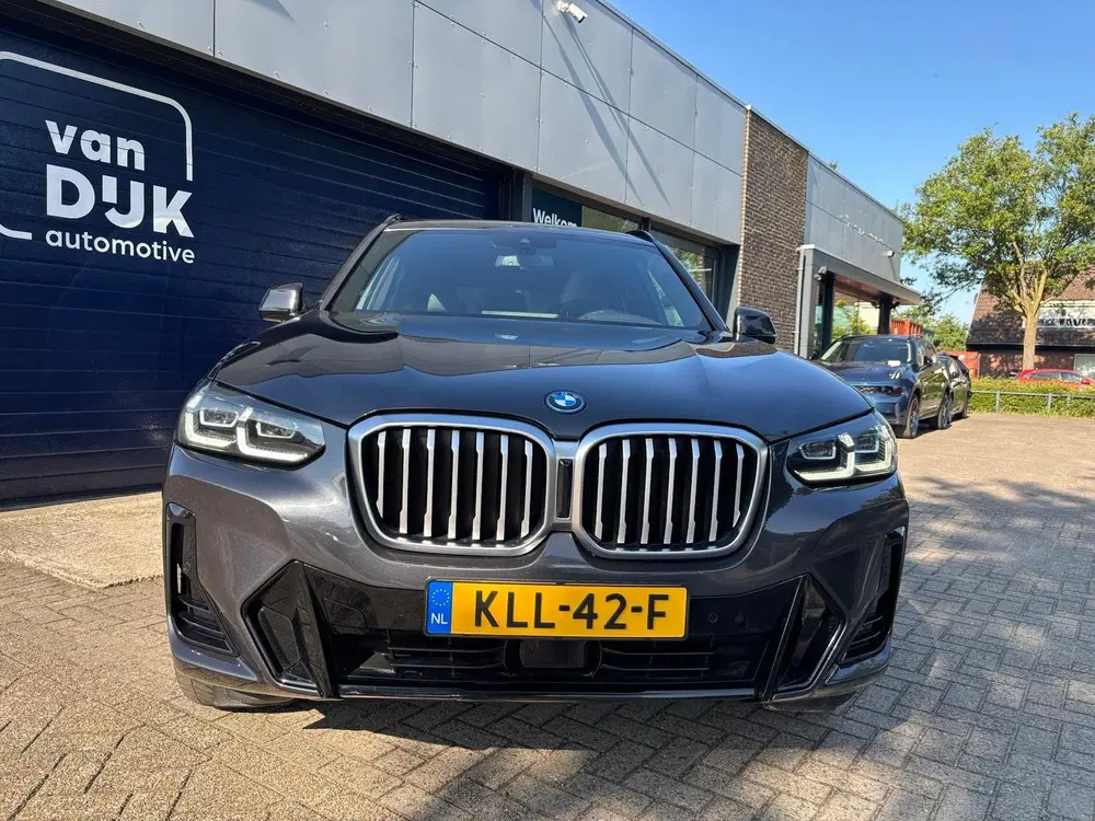BMW X3 xDrive30e High Executive M-Sport Panoramad uit 2023, foto 7
