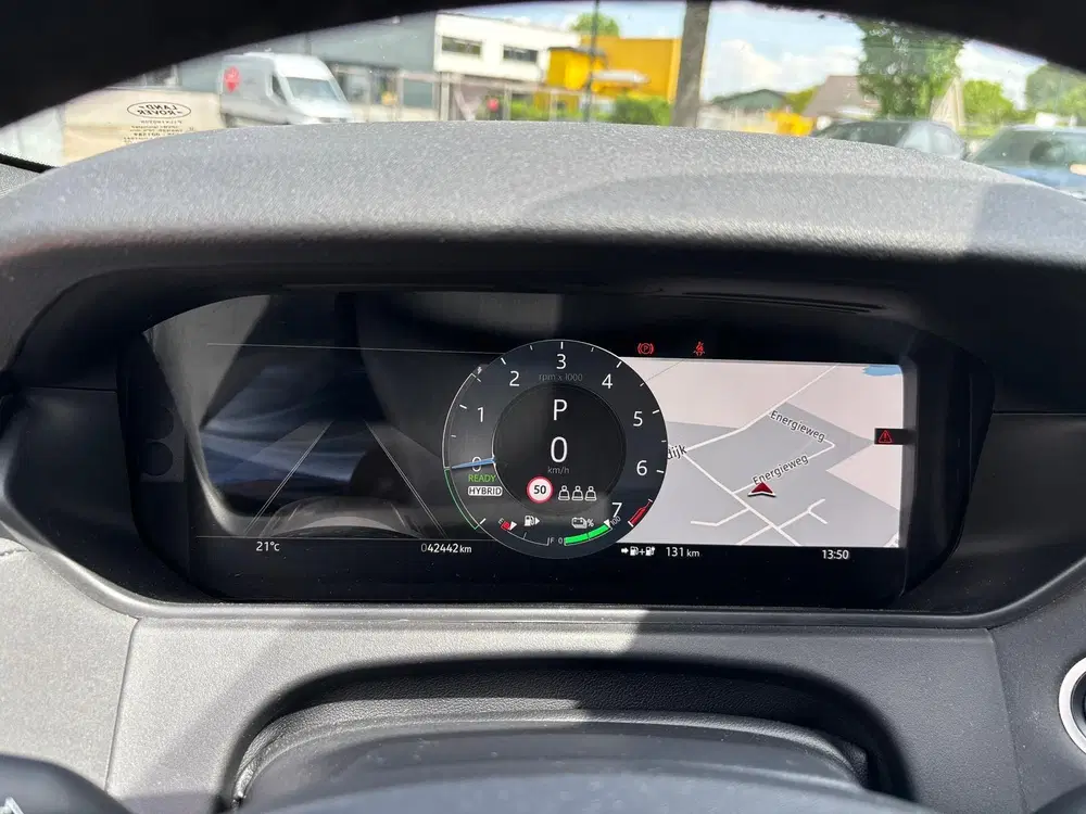 Land Rover Range Rover Velar 2.0 P400e R-Dynamic Panoramadak uit 2024, foto 11