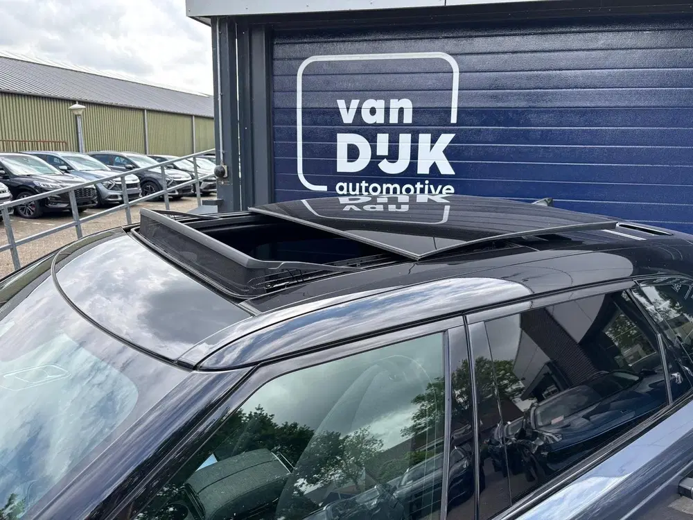 Land Rover Range Rover Velar 2.0 P400e R-Dynamic Panoramadak uit 2024, foto 3