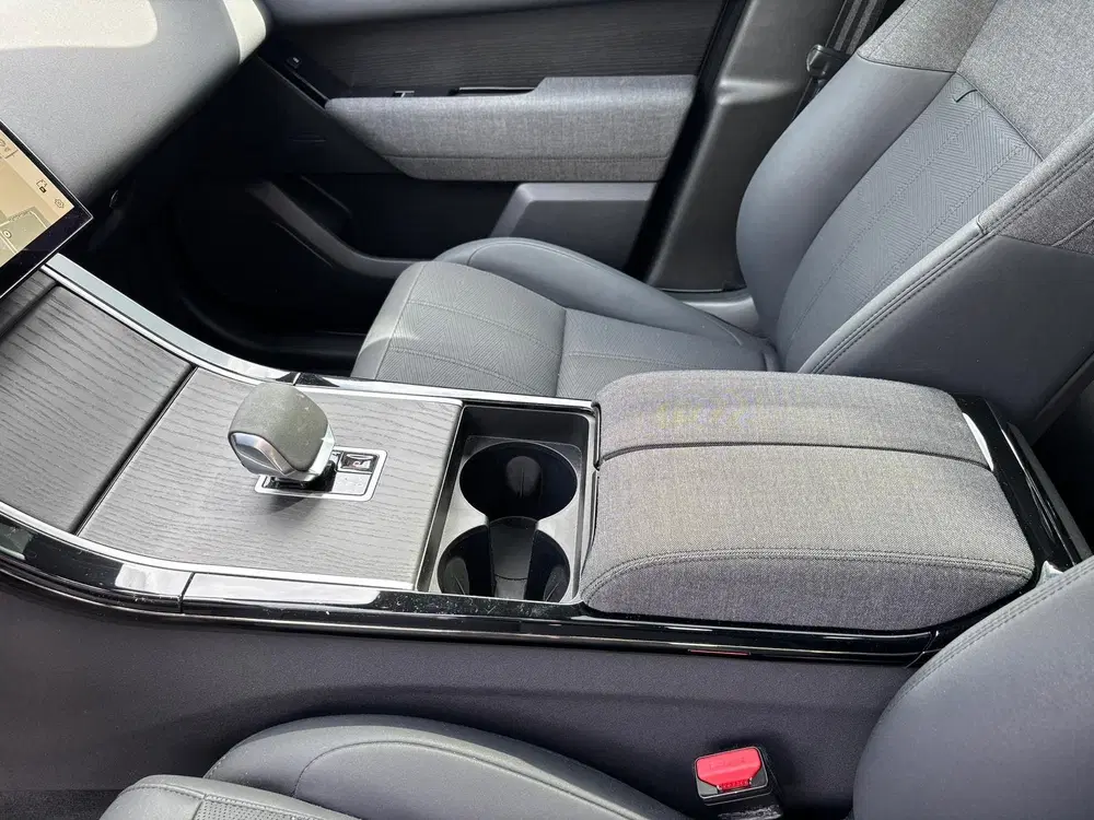 Land Rover Range Rover Velar 2.0 P400e R-Dynamic Panoramadak uit 2024, foto 7