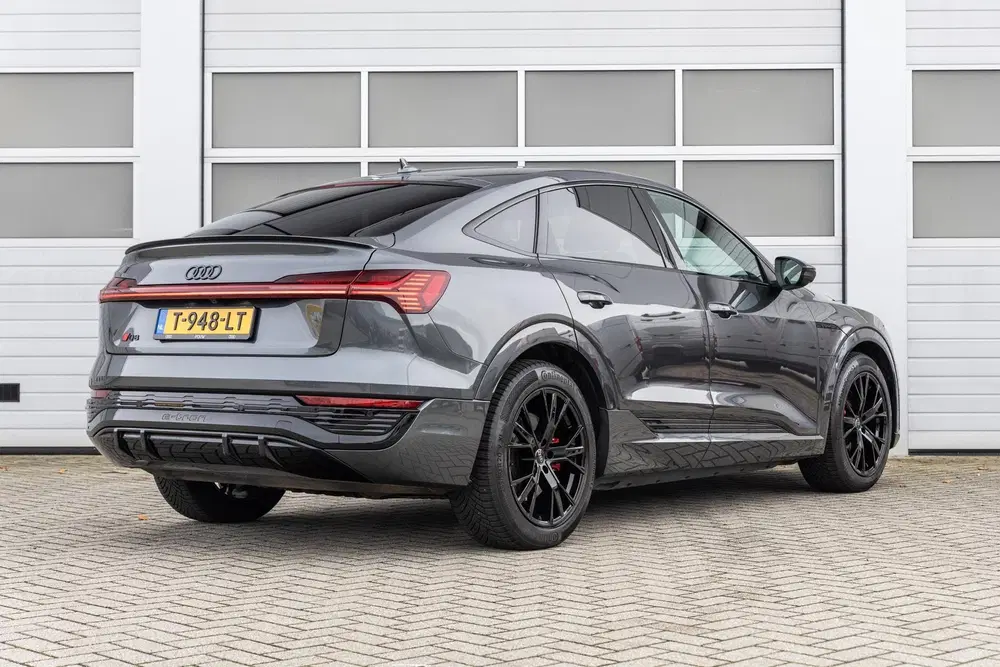 Audi Q8 50 340pk quattro S edition 95 kWh uit 2023, foto 2