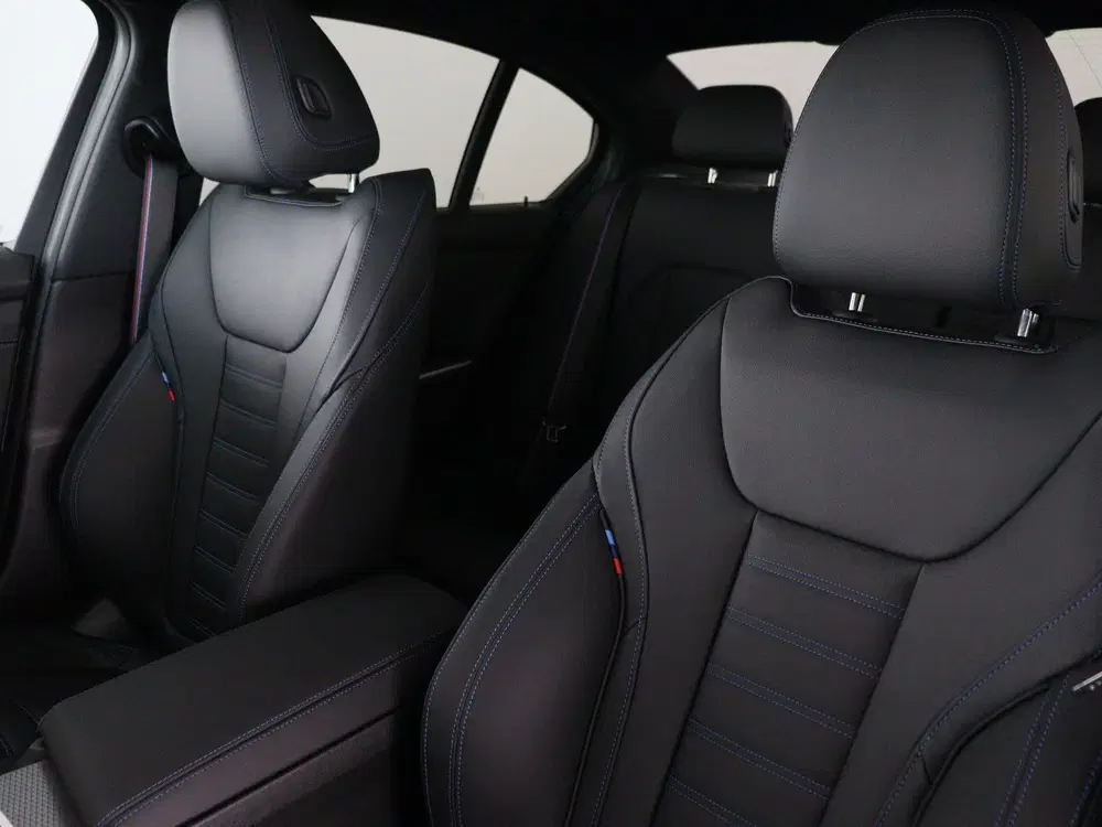 BMW 3-serie Sedan 330e M Sport Pro uit 2026, foto 4