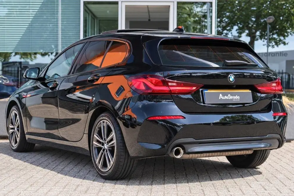 BMW 1-serie (f40) 118i SportLine uit 2022, foto 2