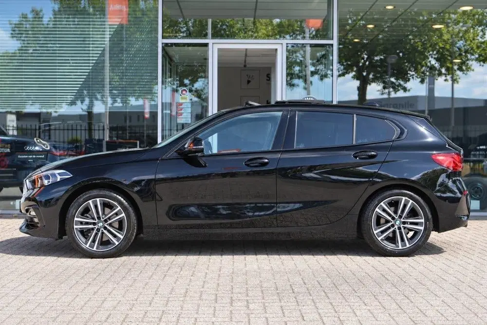 BMW 1-serie (f40) 118i SportLine uit 2022, foto 4