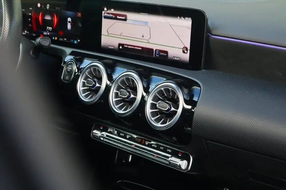 Mercedes-Benz A-Klasse Mercedes A-Klasse A180 AMG-Line uit 2024, foto 15