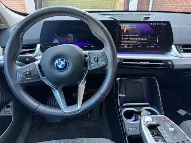 BMW iX1 XDrive30 Launch Edition 67 kWh uit 2023, foto 10