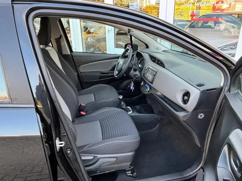 Toyota Yaris 1.0 73PK VVT-i Active Black Line uit 2019, foto 10