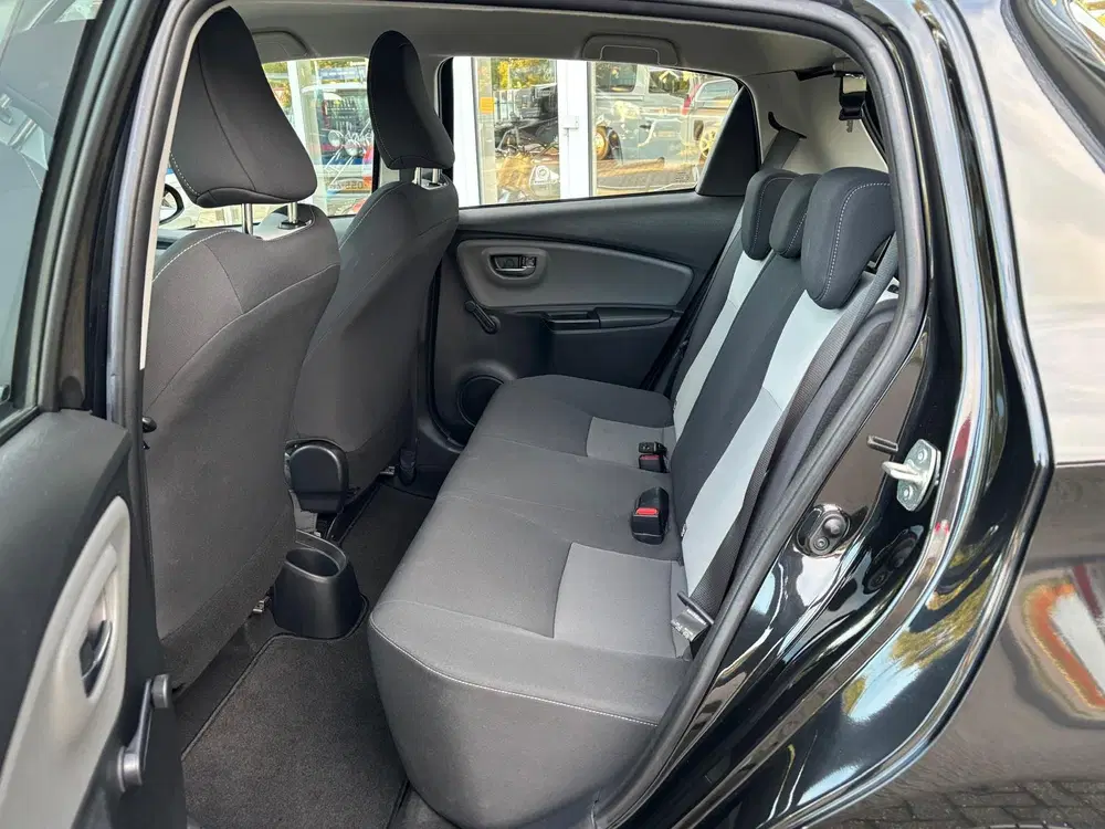Toyota Yaris 1.0 73PK VVT-i Active Black Line uit 2019, foto 11