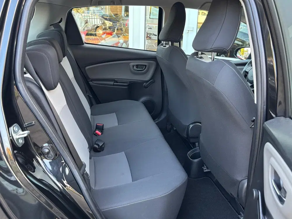 Toyota Yaris 1.0 73PK VVT-i Active Black Line uit 2019, foto 12