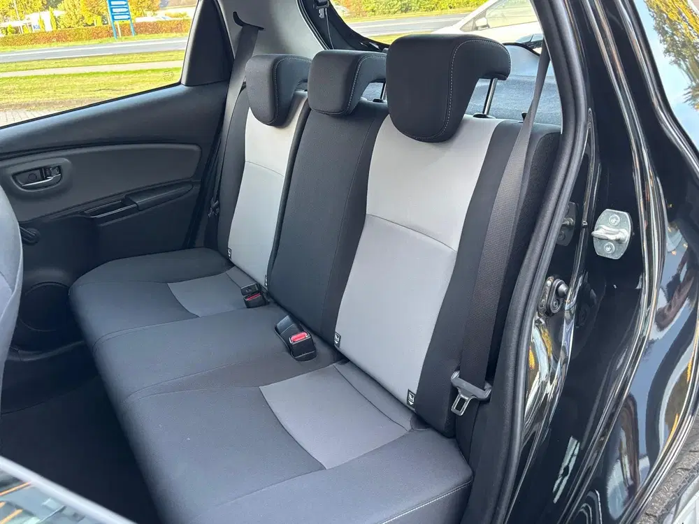 Toyota Yaris 1.0 73PK VVT-i Active Black Line uit 2019, foto 13