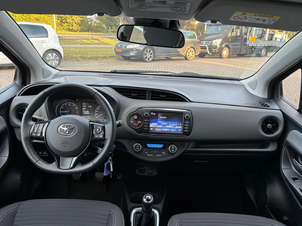 Toyota Yaris 1.0 73PK VVT-i Active Black Line uit 2019, foto 14