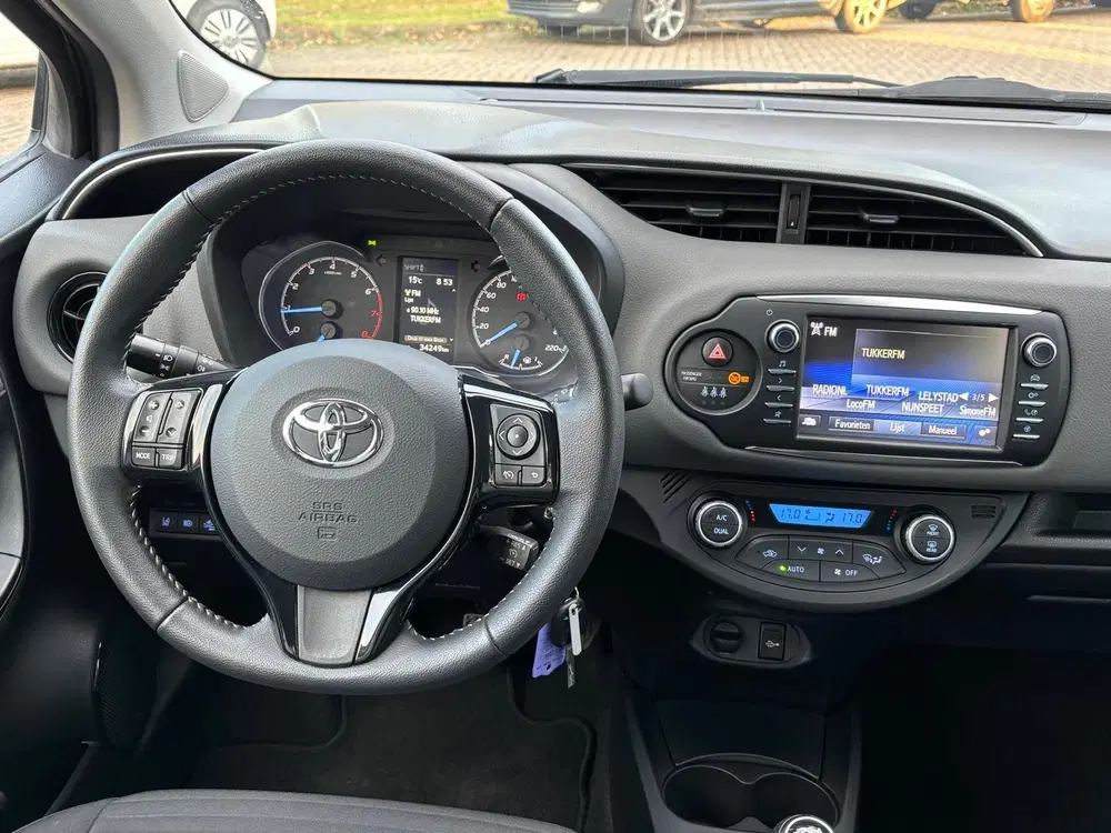 Toyota Yaris 1.0 73PK VVT-i Active Black Line uit 2019, foto 15