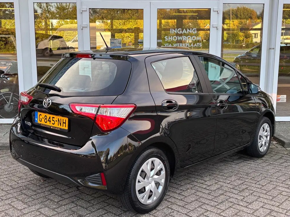Toyota Yaris 1.0 73PK VVT-i Active Black Line uit 2019, foto 2