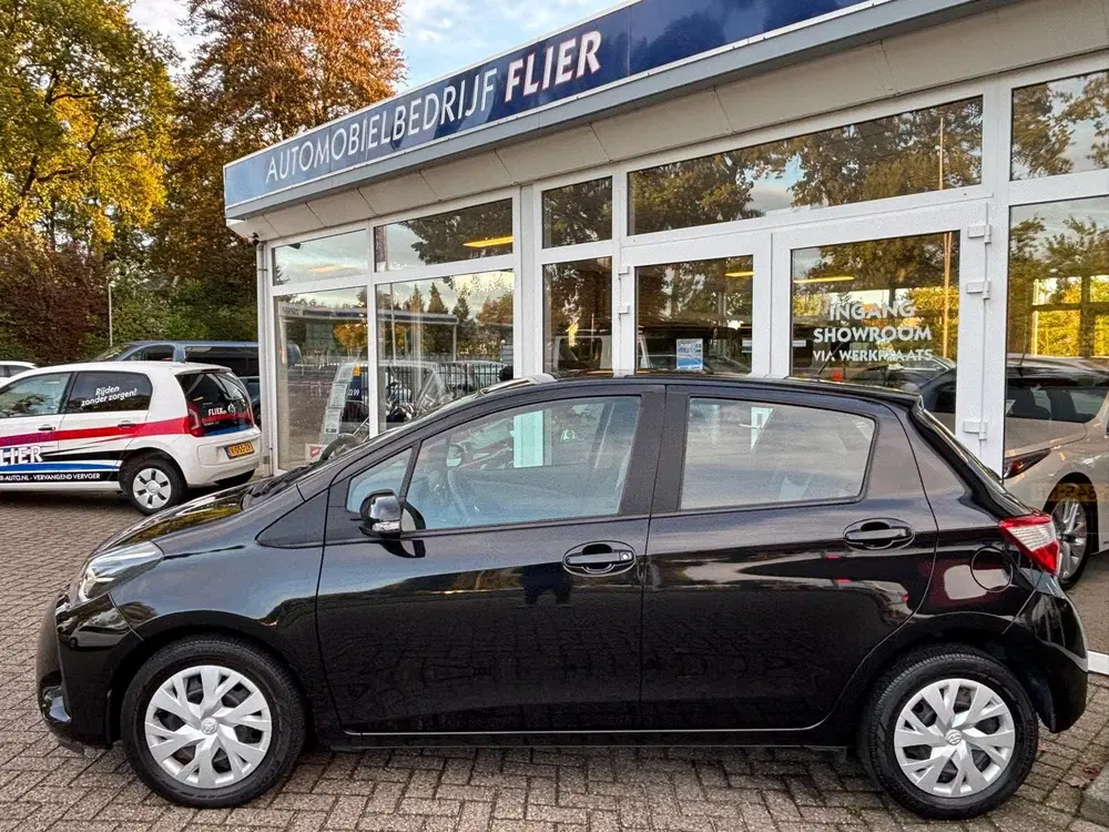 Toyota Yaris 1.0 73PK VVT-i Active Black Line uit 2019, foto 5
