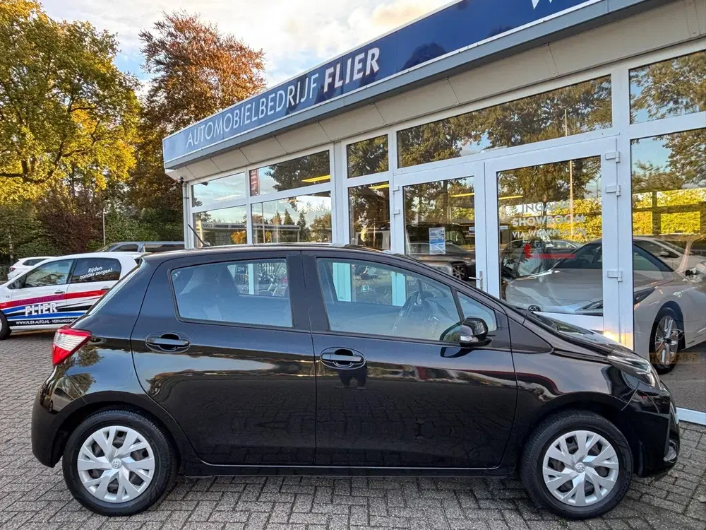 Toyota Yaris 1.0 73PK VVT-i Active Black Line uit 2019, foto 6
