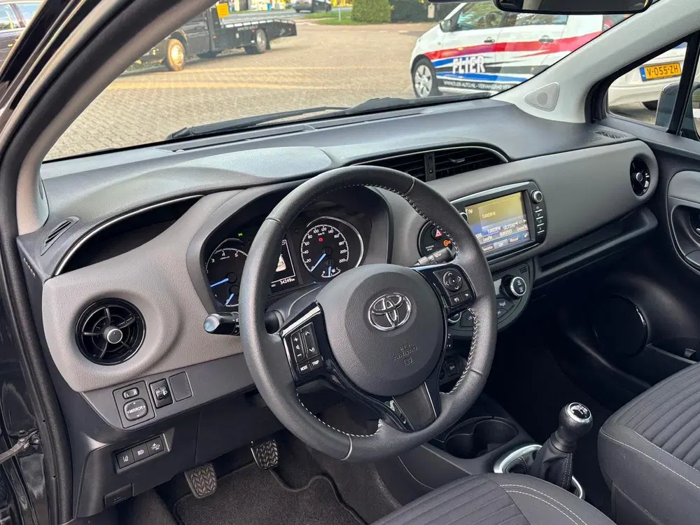 Toyota Yaris 1.0 73PK VVT-i Active Black Line uit 2019, foto 7
