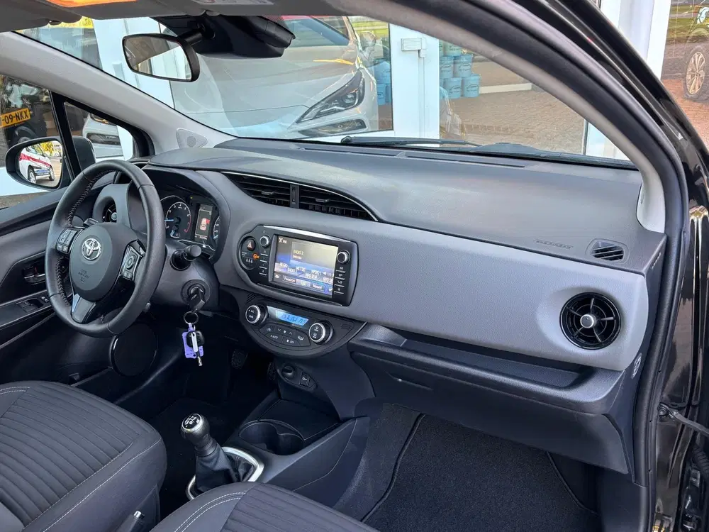 Toyota Yaris 1.0 73PK VVT-i Active Black Line uit 2019, foto 8