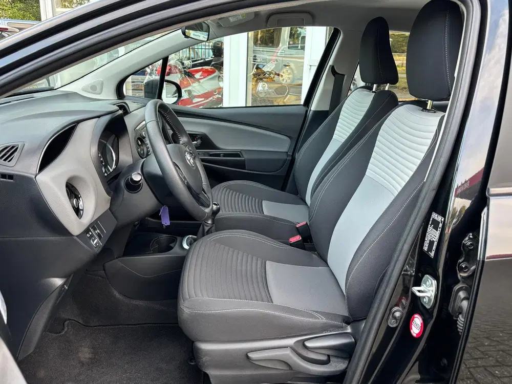 Toyota Yaris 1.0 73PK VVT-i Active Black Line uit 2019, foto 9