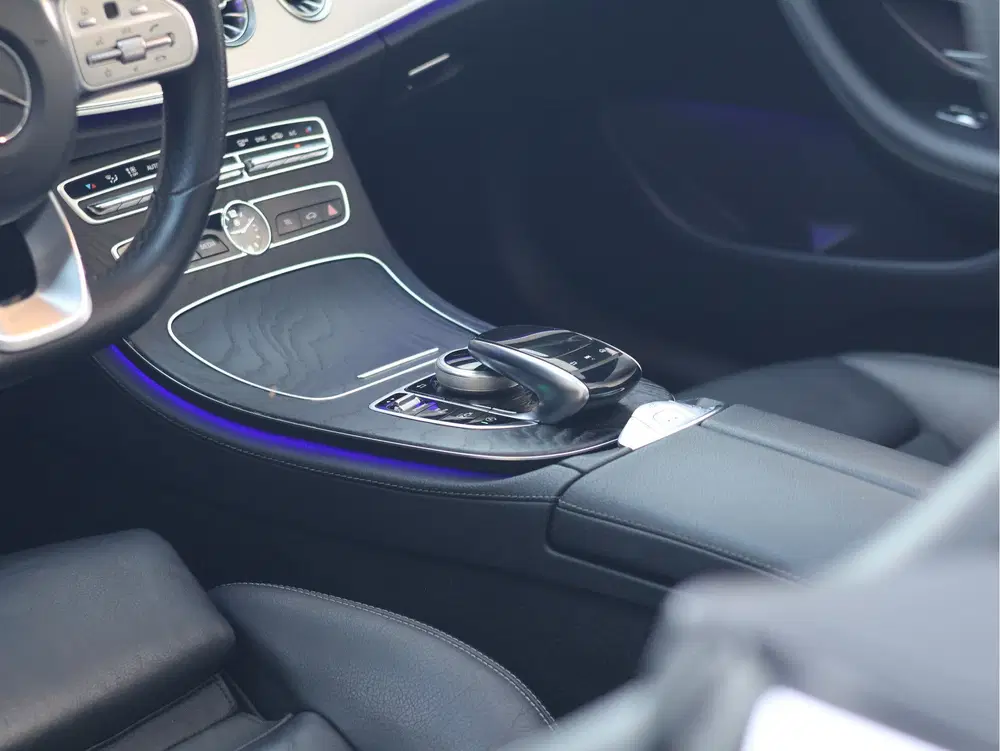 Mercedes-Benz E-Klasse 200 Sport Edition AMG uit 2020, foto 11