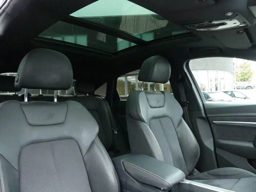 Audi Q8 55 quattro S Edition Competition 11 uit 2024, foto 10