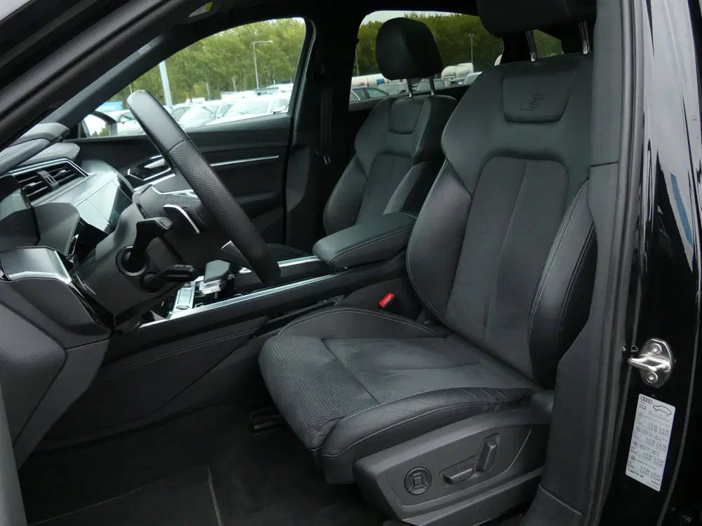 Audi Q8 55 quattro S Edition Competition 11 uit 2024, foto 11