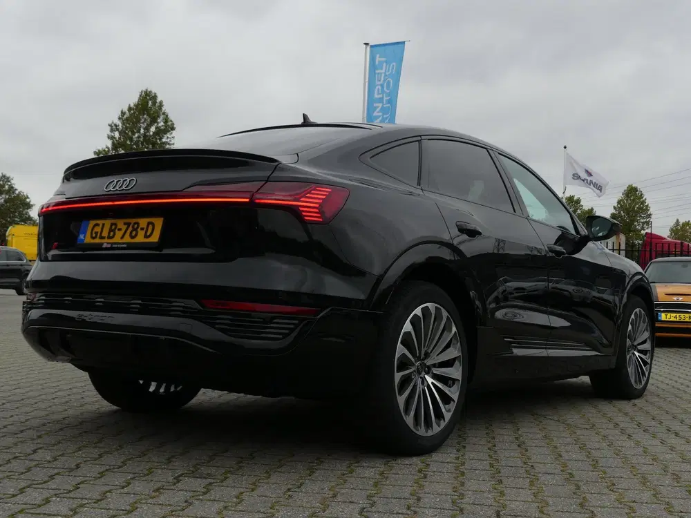 Audi Q8 55 quattro S Edition Competition 11 uit 2024, foto 4
