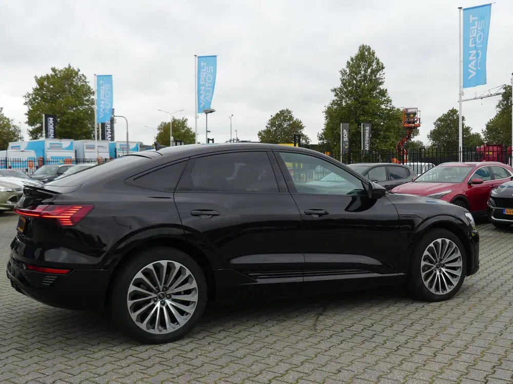 Audi Q8 55 quattro S Edition Competition 11 uit 2024, foto 5
