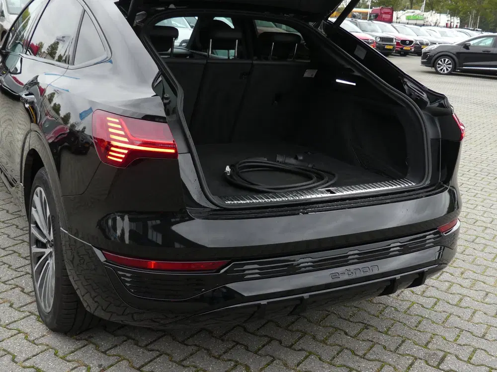 Audi Q8 55 quattro S Edition Competition 11 uit 2024, foto 7