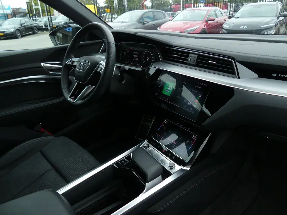 Audi Q8 55 quattro S Edition Competition 11 uit 2024, foto 9