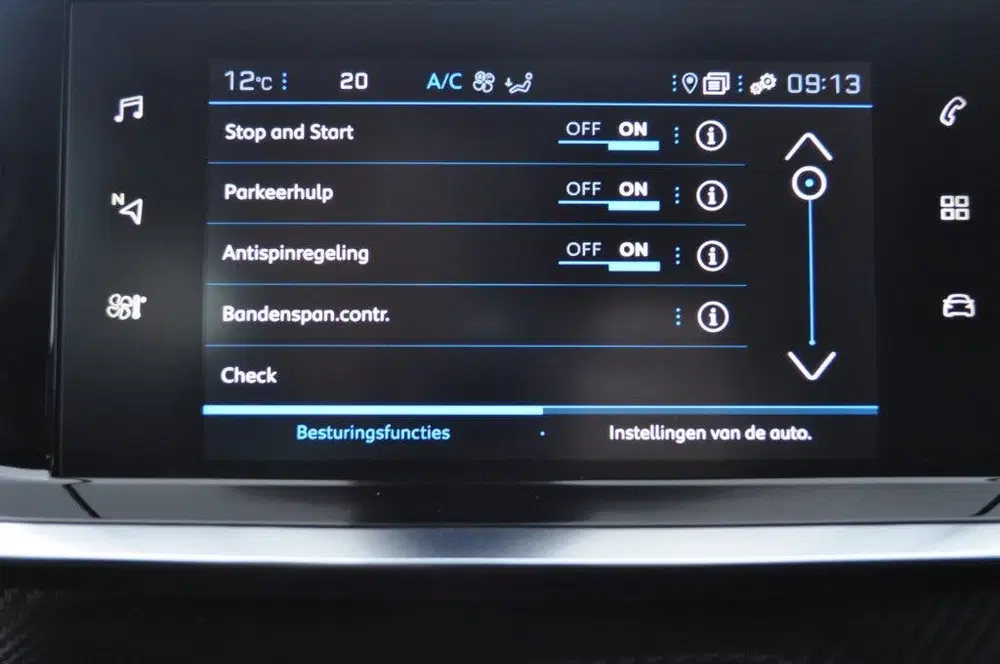 Peugeot 2008 1.2 PT Allure Pack uit 2021, foto 15