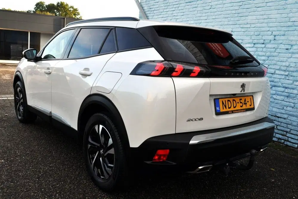 Peugeot 2008 1.2 PT Allure Pack uit 2021, foto 3