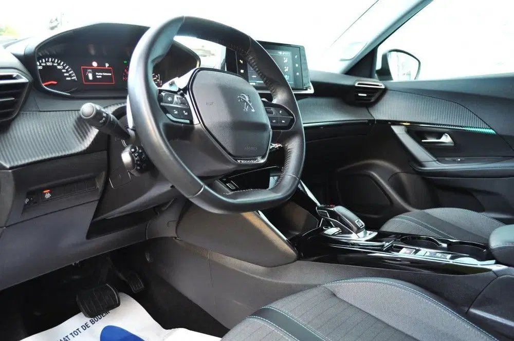 Peugeot 2008 1.2 PT Allure Pack uit 2021, foto 9
