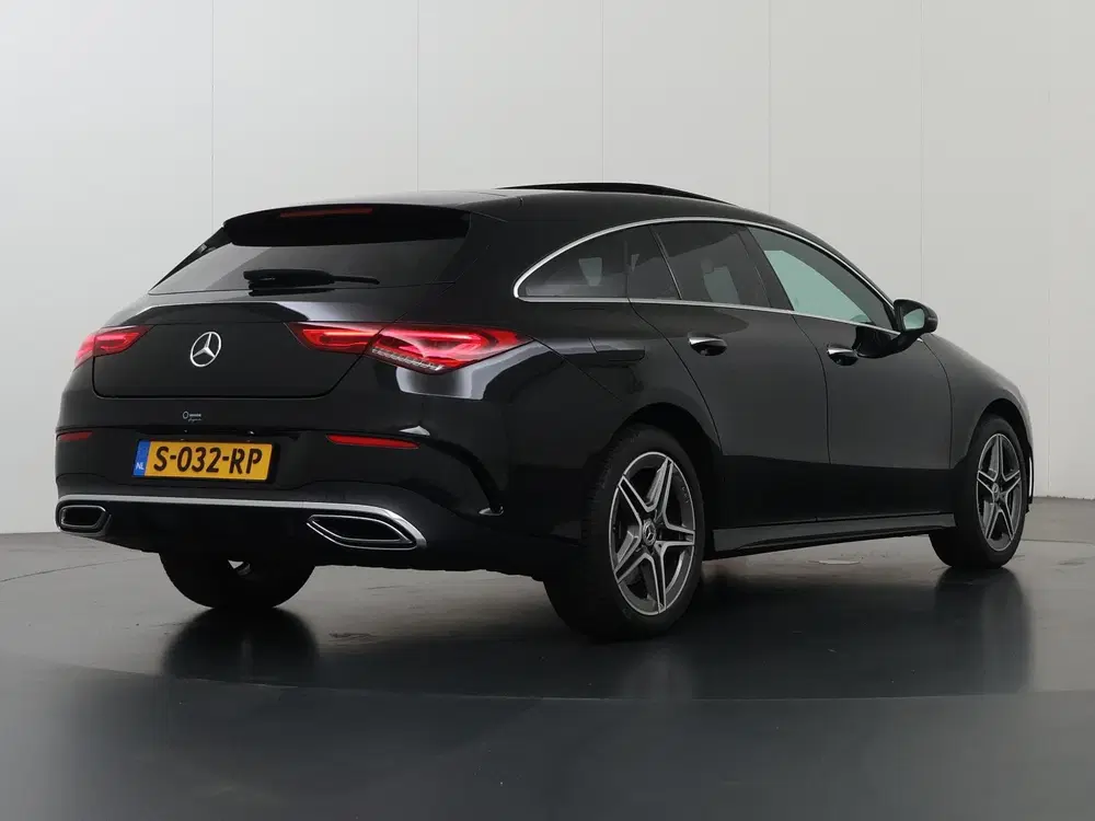 Mercedes-Benz CLA 250 e AMG Line uit 2023, foto 2