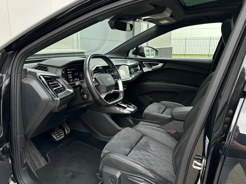 Audi Q4 e-tron 40 S-Line edition 77 kWh uit 2022, foto 5