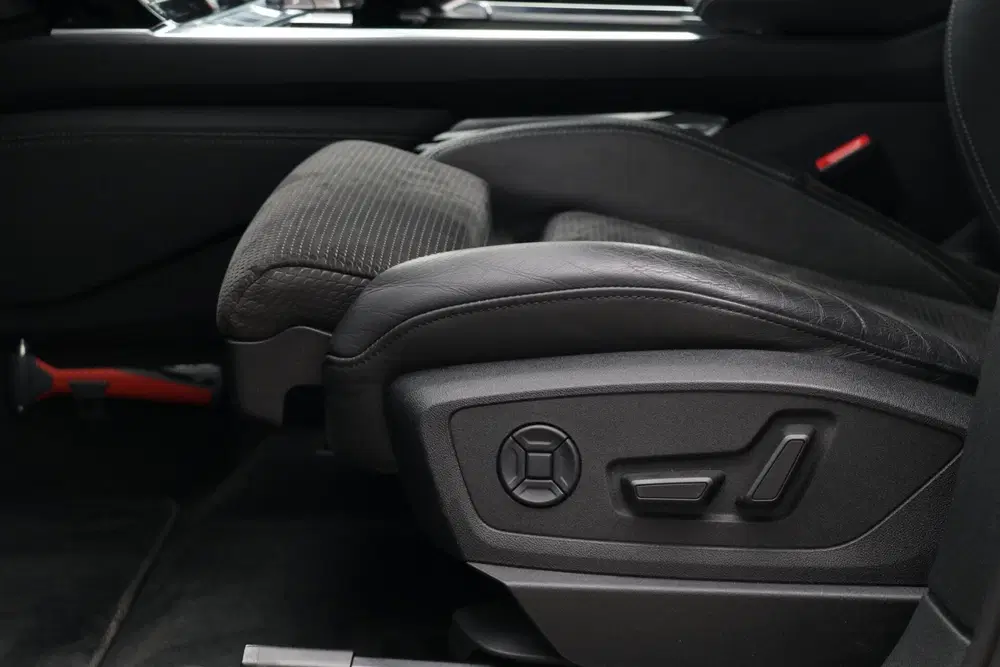 Audi e-tron e-tron 313PK uit 2019, foto 14