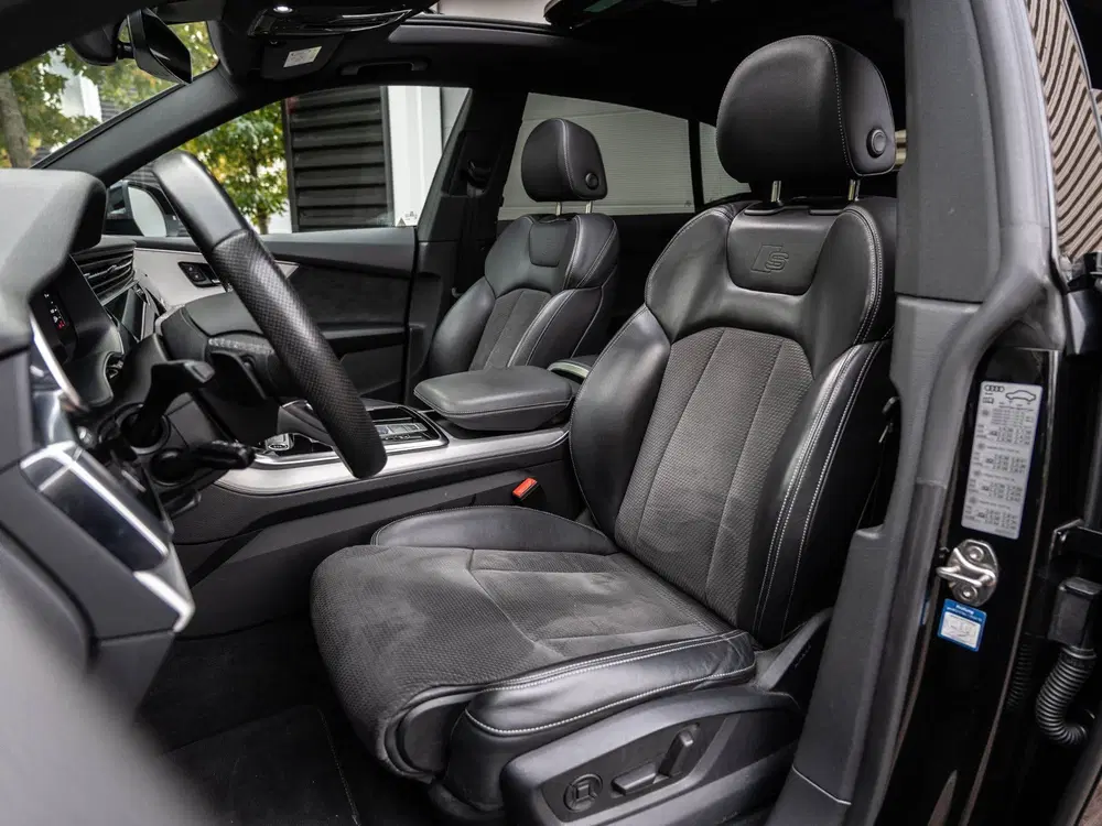 Audi Q8 55 TFSI e quattro S-Line Pano uit 2022, foto 15