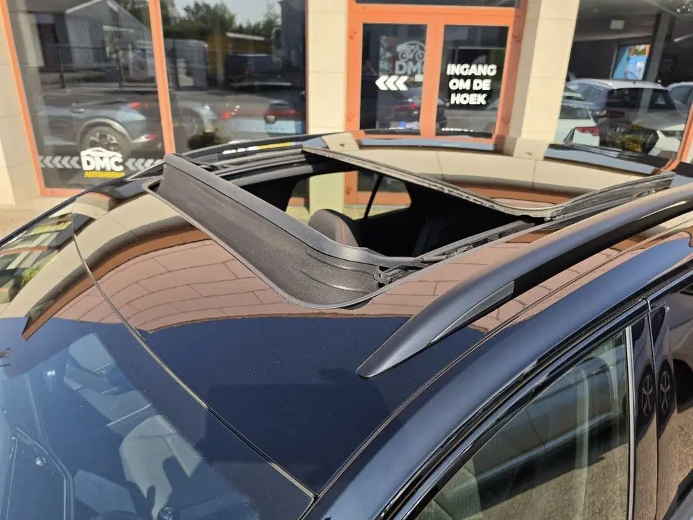Volkswagen T-Roc 1.5 TSI SPORT BLACK STYLE uit 2022, foto 2