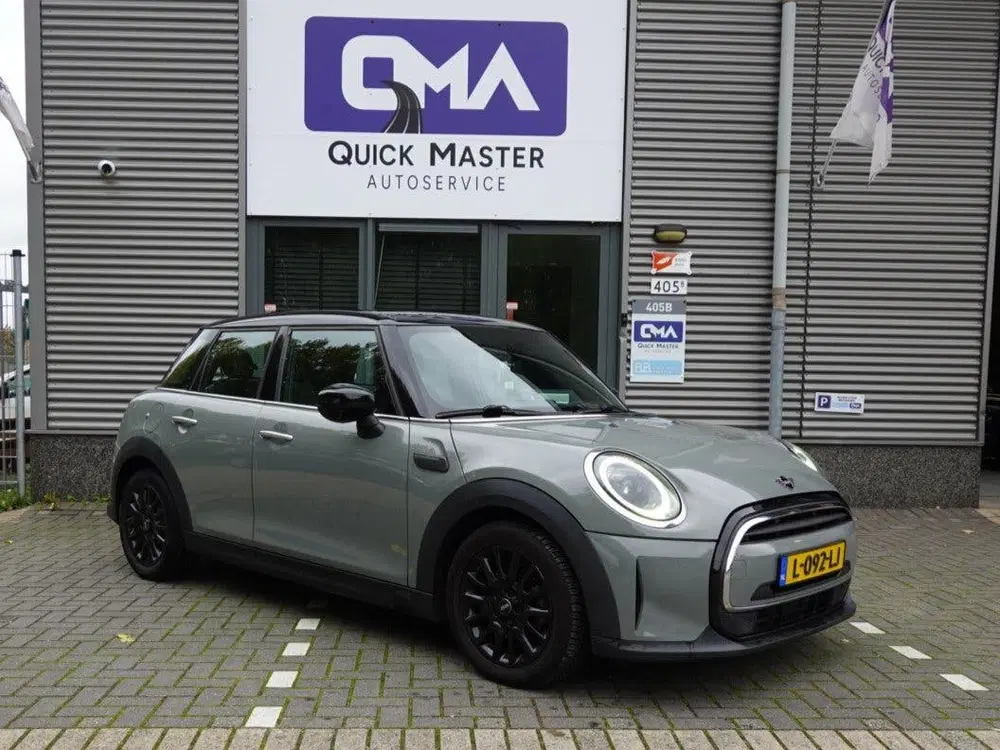 Mini Cooper 1.5 Cooper Classic uit 2021, foto 2