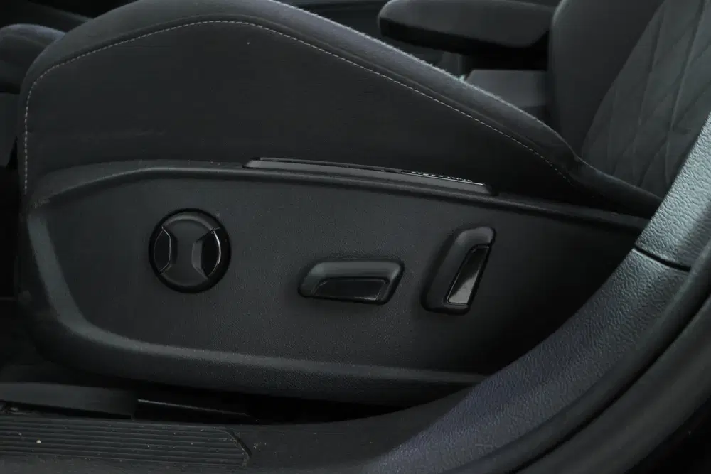 Volkswagen Golf 1.5 eTSI R-Line Memory Seat uit 2020, foto 13