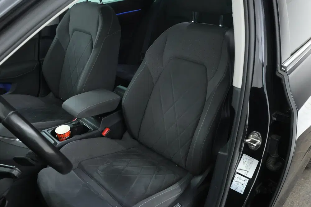 Volkswagen Golf 1.5 eTSI R-Line Memory Seat uit 2020, foto 14