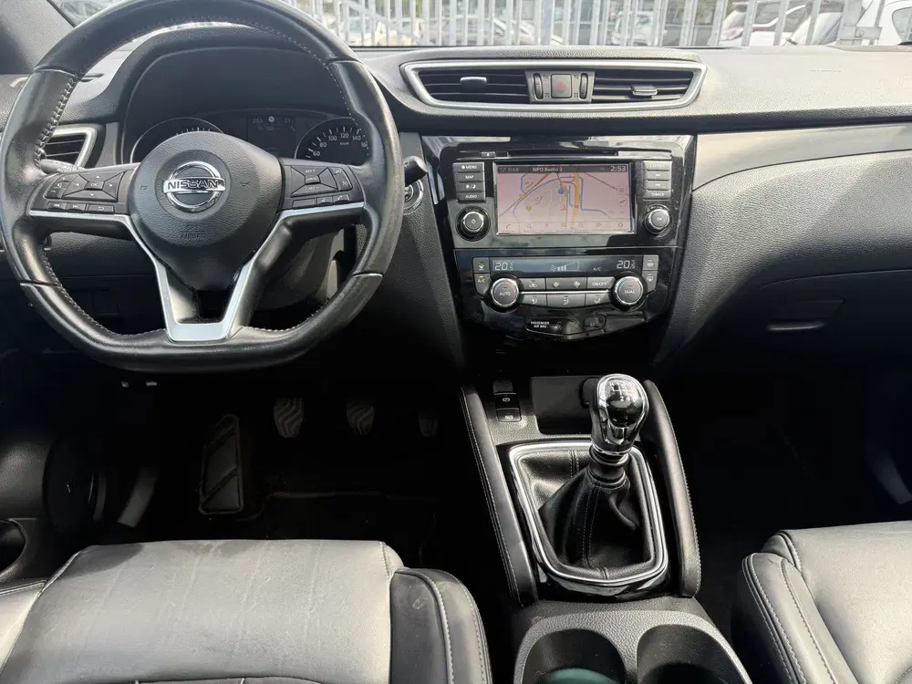 Nissan Qashqai 1.3 DIG-T 160 PK Tekna + Panoramadak uit 2019, foto 2