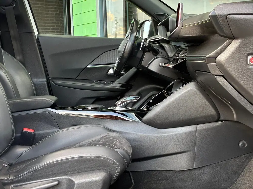 Peugeot 2008 1.2 PureTech GT uit 2021, foto 13