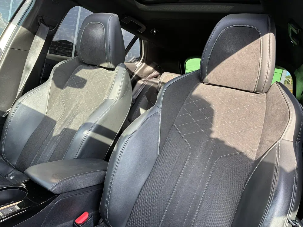 Peugeot 2008 1.2 PureTech GT uit 2021, foto 14