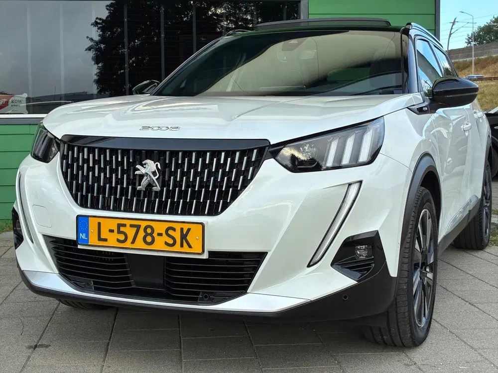 Peugeot 2008 1.2 PureTech GT uit 2021, foto 4