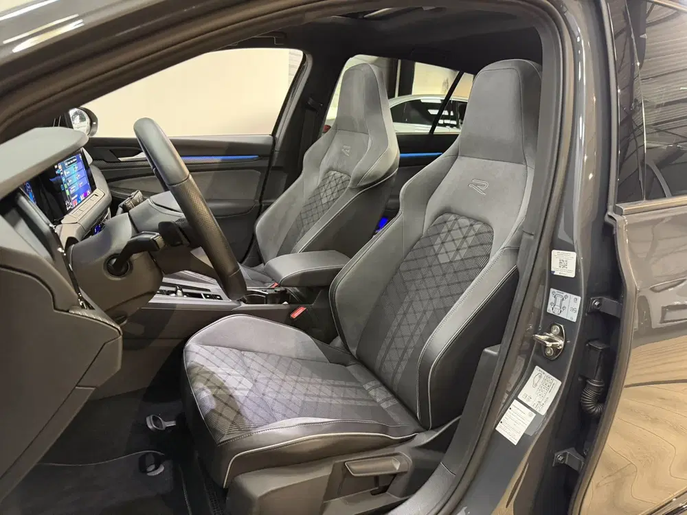 Volkswagen Golf 1.5 eTSI R-Line Business+ Panorama uit 2022, foto 13