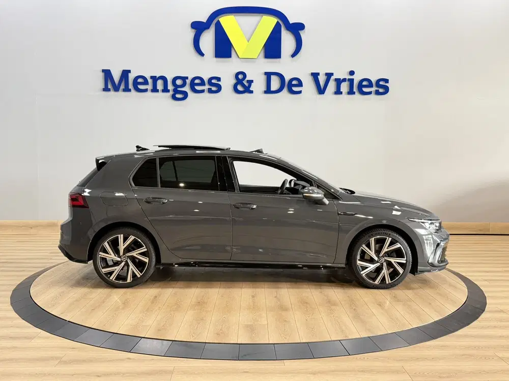 Volkswagen Golf 1.5 eTSI R-Line Business+ Panorama uit 2022, foto 2