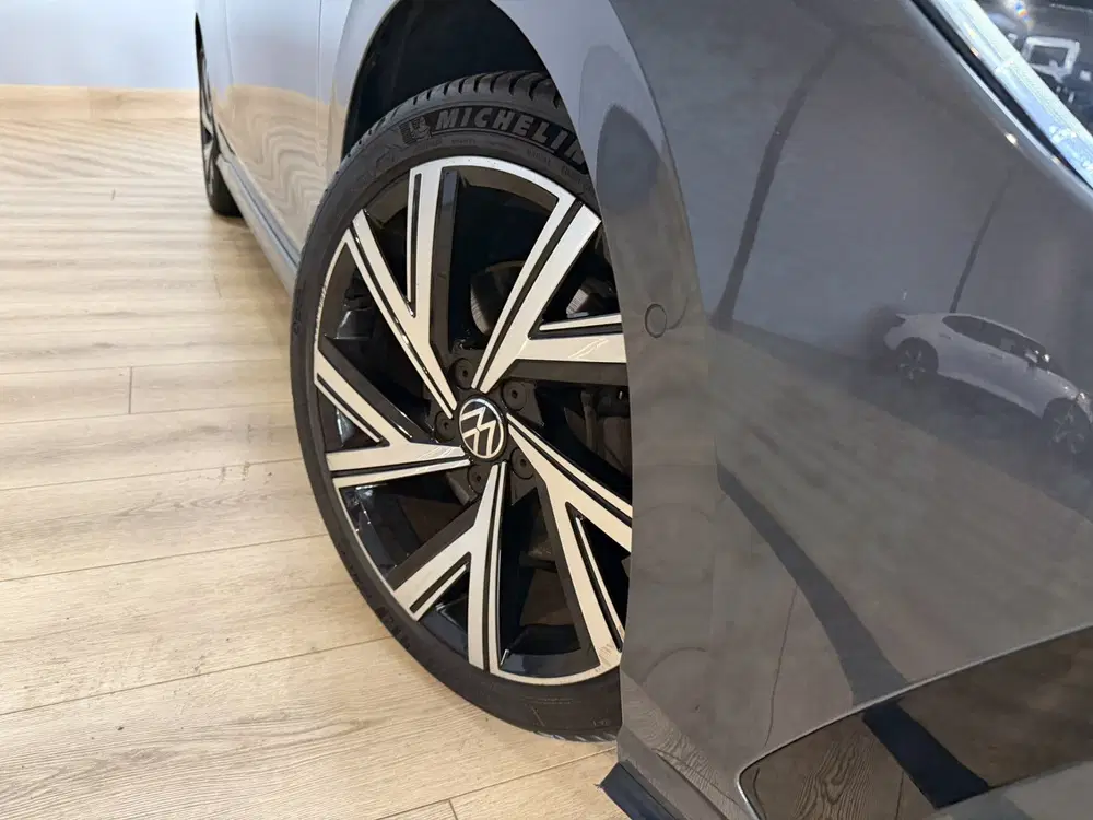 Volkswagen Golf 1.5 eTSI R-Line Business+ Panorama uit 2022, foto 8