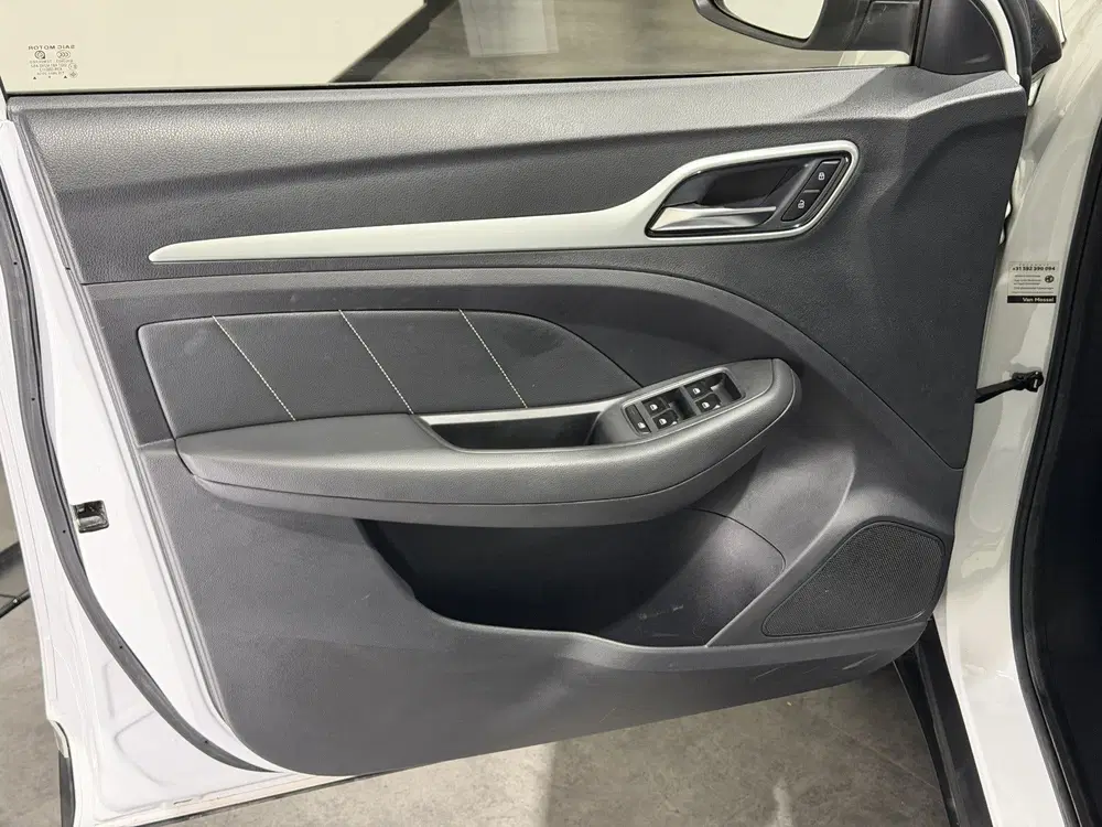 MG ZS EV Luxury 45 kWh uit 2020, foto 15